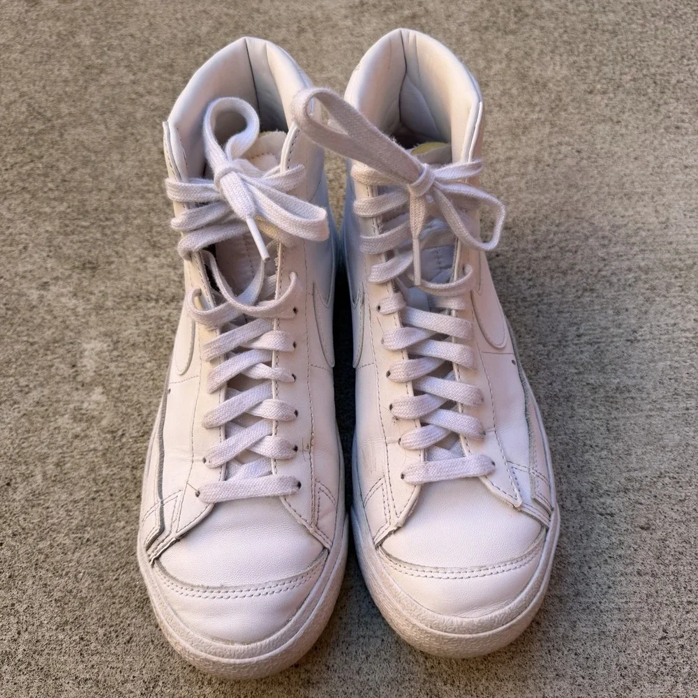 White Nike Women's‎ Blazer Mid '77 Sneakers